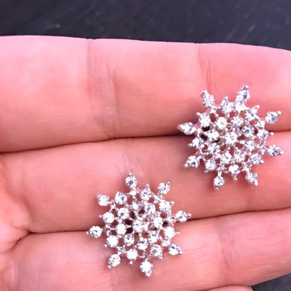 NEW!💙💎❄️STAR🌟BURST🌟SNOWFLAKE STUDS!❄️💎💙LOVE! - Picture 6 of 8